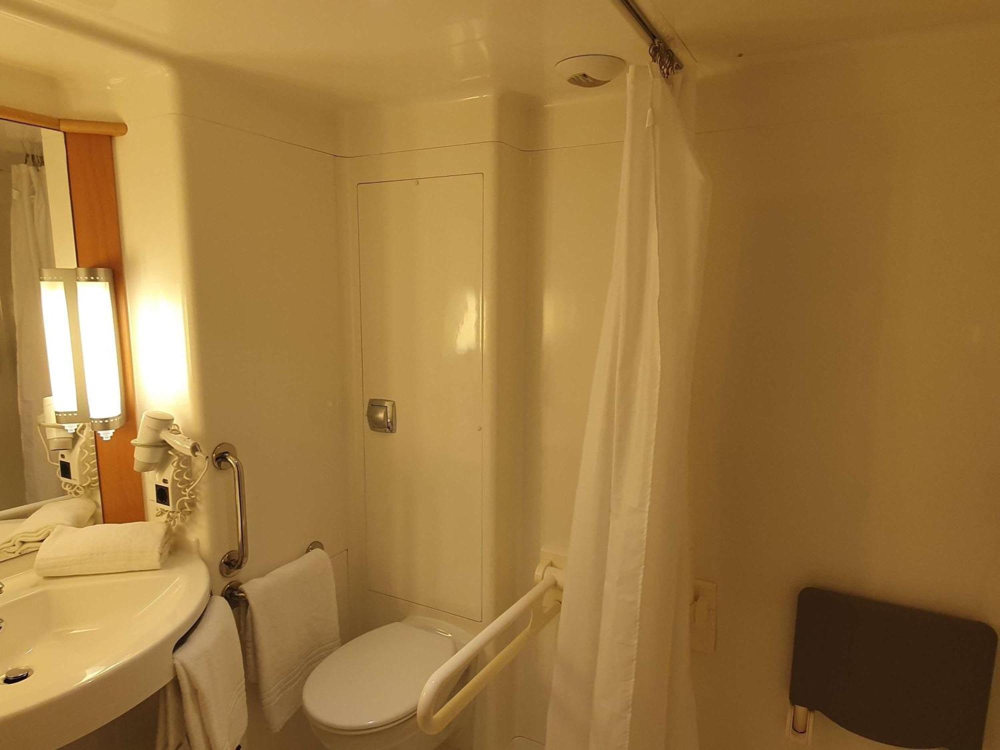Ibis Barcelona Centro — Zdjęcia 1